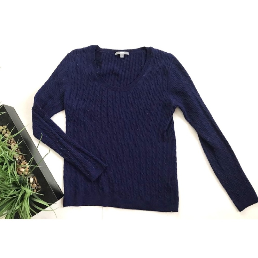 Uniqlo women V neck cable knit sweater